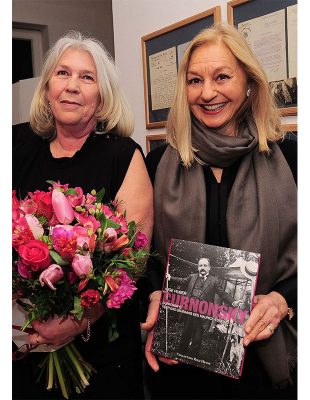 Mme Heyne félicite a Inge Huber