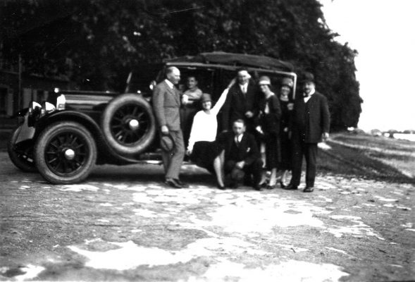 Curnonsky mit Reisegesellschaft